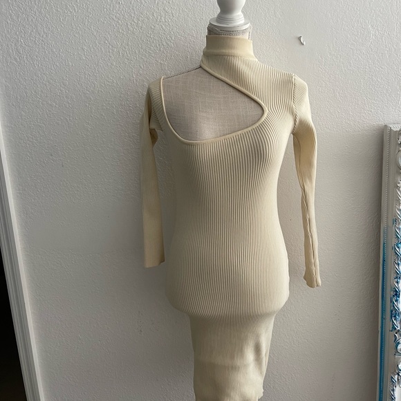 Pretty little things cream dress - Picture 1 of 4